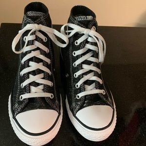 ⏰FINAL WEEK!⏰Converse Blk/Silver High Top Sneakers